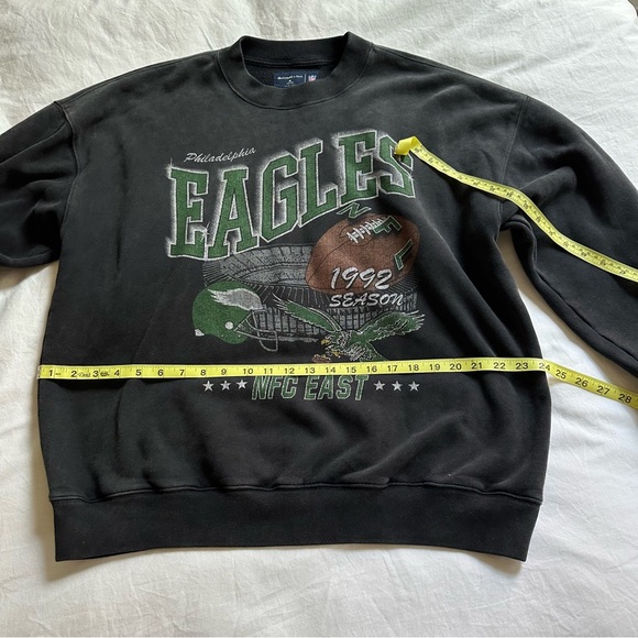 Abercrombie & Fitch Philadelphia Eagles Graphic Crew Sweatshirt - Picture 7 of 8
